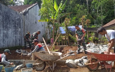 Danramil Dan Babinsa Bantu Pembuatan Pondasi Rumah Milik Warga Binaan