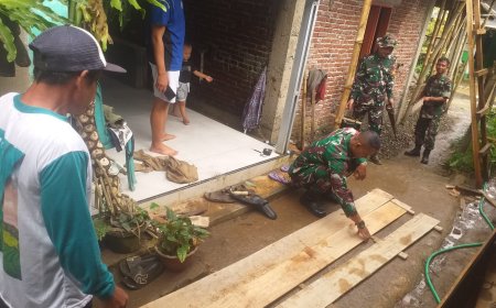 Babinsa Koramil 13 Banjarmangu Sigap Bantu Warga Bangun RTLH