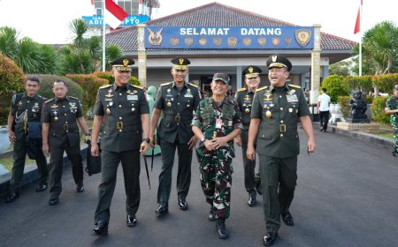 Pangdam IV Diponegoro Dampingi Kasad Bekali Taruna Akmil Siapkan Pemimpin TNI AD Menuju Indonesia Emas 2045