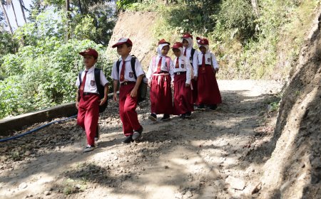Langkah Kecil Fajar Menyambut Jalan Baru TMMD di Gumelem Kulon
