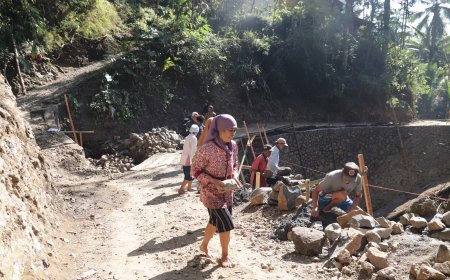 Semangat Bariah Menggerakkan Asa TMMD Gotong Royong Bangun Jalan Masa Depan Desa