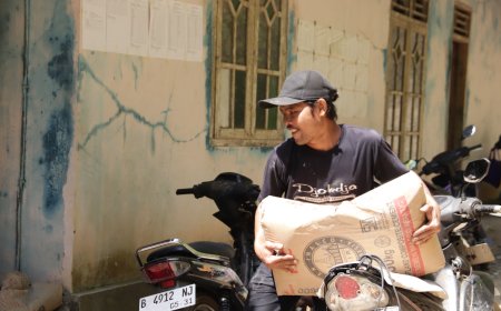 Motor Tua Tio Jadi Andalan Angkut Semen Demi Suksesnya TMMD di Gumelem Kulon