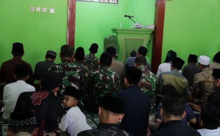 Di Tengah TMMD Peltu Widodo Pererat Kebersamaan Lewat Salat Berjamaah Bersama Warga