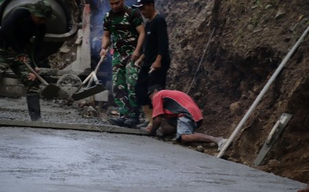 Tangan Terampil Sanudin Ratakan Beton Wujud Nyata Gotong Royong di Lokasi TMMD