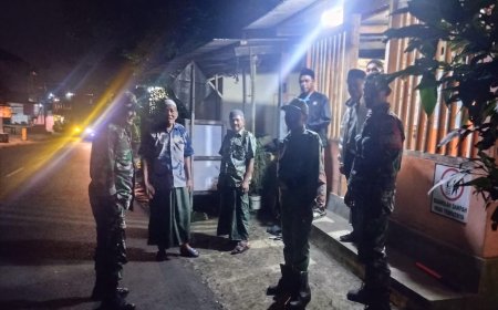 Patroli Siskamling Danpos Dan Babinsa Ajak Warga Tingkatkan Keamanan Dan Kewaspadaan