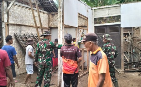 Gotong Royong Bongkar RTLH Langkah Awal Menghadirkan Rumah Layak untuk Pak Toid