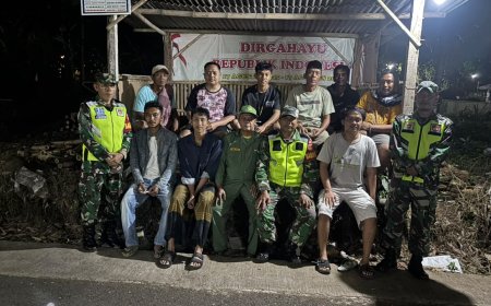 Anggota Koramil 02 Klampok Bersama Warga Dan Satlinmas  Melaksanakan Kegiatan Patroli Siskamling Diwilayah