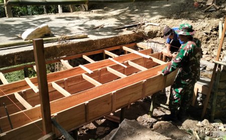 Bekisting Plat Beton Siap Dukung Pembangunan TMMD