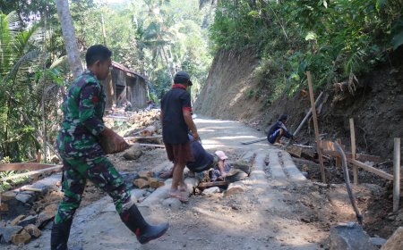 Mengangkat Harapan Praka Agit dan Warga Bergotong Royong Wujudkan Plat Beton TMMD