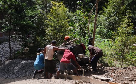 Gotong Royong Angkat Molen Semangat Kebersamaan Percepat Pembangunan Jalan TMMD