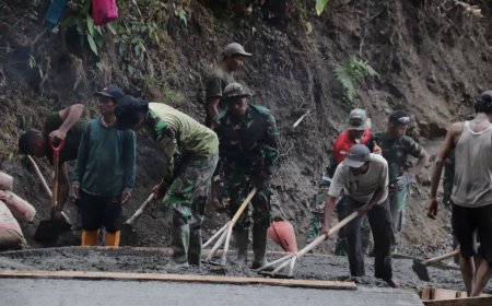Serka Munasibun dan Warga Berpacu Waktu Rampungkan Rabat Beton TMMD