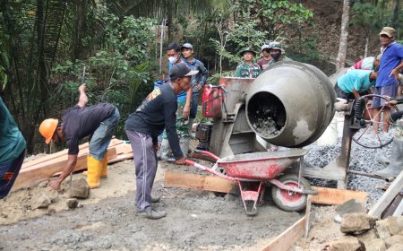 Pak Taryo Antre Demi TMMD Reguler ke-129 Gumelem Kulon