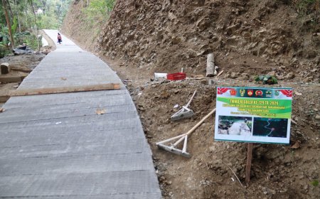 Rabat Beton TMMD Reguler ke-129 Gumelem Kulon Capai 58 Persen