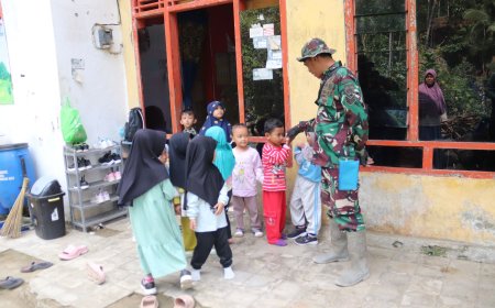 Serka Munasibun Jadi Idola Anak PAUD di Tengah Kesibukan Pembangunan TMMD