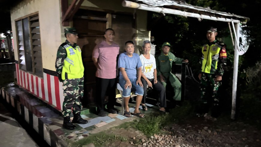 Koramil 02 Klampok Bersama Warga Dan Satlinmas Melaksanakan Kegiatan Siskamling