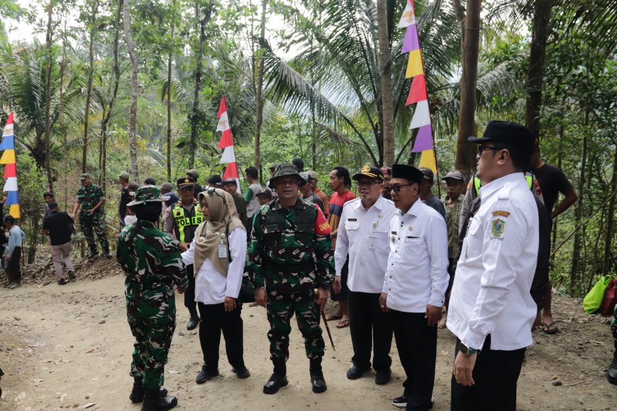 Menapaki Harapan dari Dusun Kunir Dandim dan Forkopimda Tinjau Lokasi TMMD Reguler ke-129