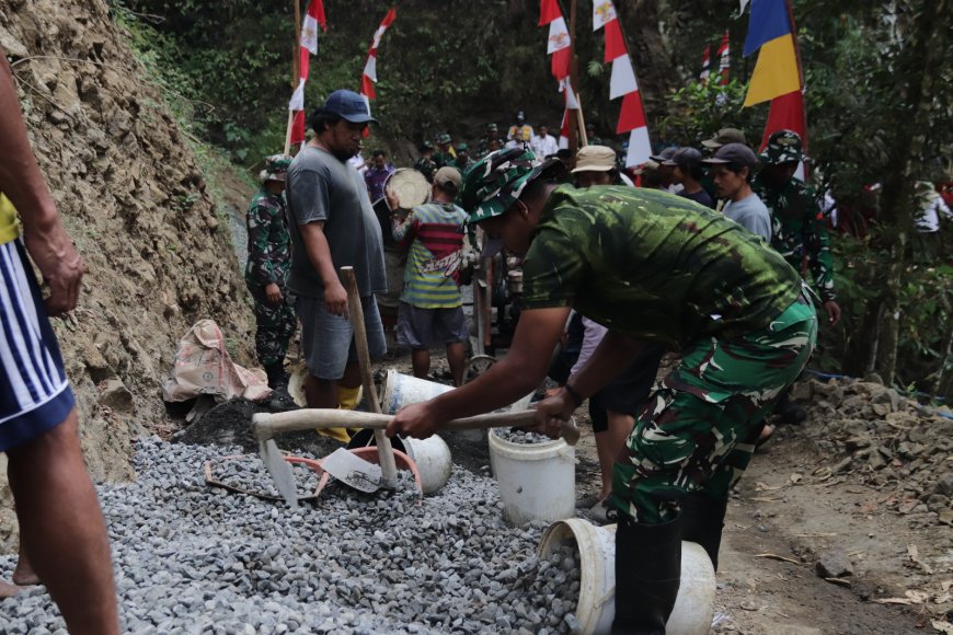 Jalan Harapan Mulai Terbentang TMMD Reguler ke-129 Wujudkan Akses Baru bagi Warga Gumelem Kulon