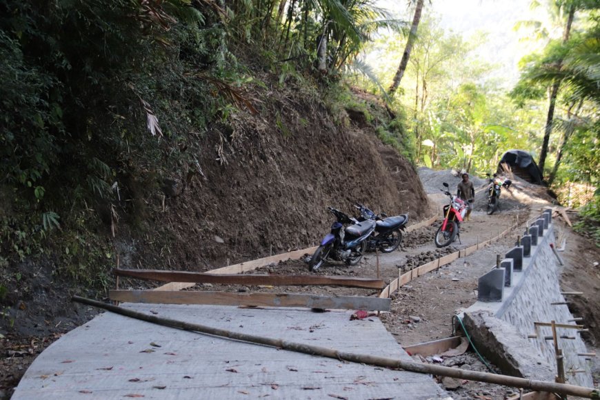 Lima Hari Pascapembukaan TMMD, Pembangunan Rabat Beton di Gumelem Kulon Capai 14 Persen