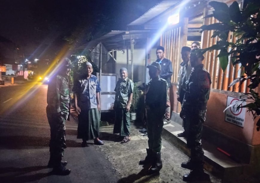 Patroli Siskamling Danpos Dan Babinsa Ajak Warga Tingkatkan Keamanan Dan Kewaspadaan
