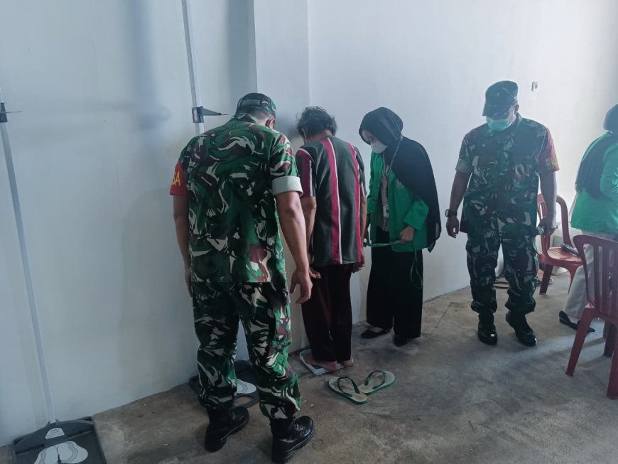 Di Balik Pembangunan TMMD Hadir Kepedulian Kesehatan untuk Warga Gumelem Kulon