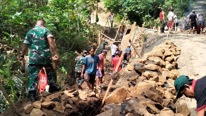 Setapak Demi Setapak Talud TMMD Mulai Menguatkan Jalan dan Harapan Warga Gumelem Kulon