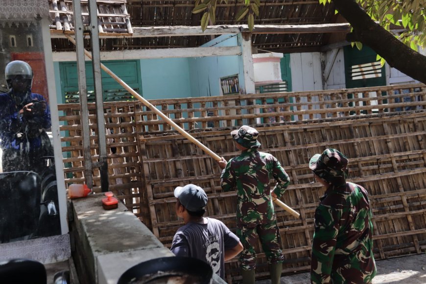 Atap Lama Diturunkan Harapan Baru Ibu Misem Mulai Dibangun Lewat TMMD