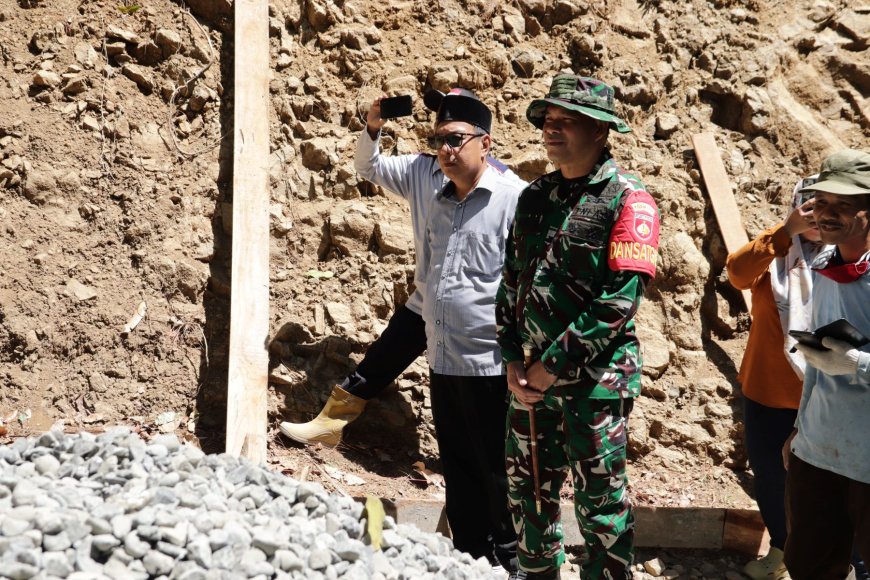 Dandim Tinjau Pengecoran Jalan TMMD Reg 129