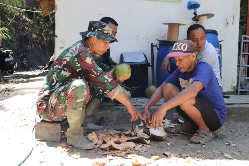 Kelapa Muda Pelepas Dahaga Satgas TMMD Reg 129