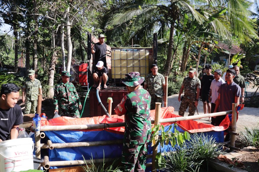 Kodim 0704 Banjarnegara Salurkan Air Bersih untuk Warga Terdampak Kekeringan di Desa Serang