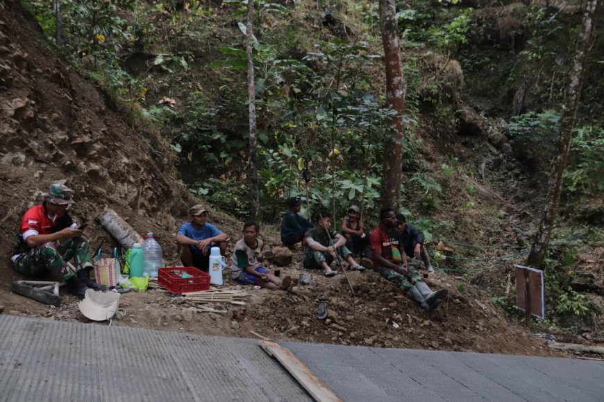 Ngobrol Hangat di Tengah TMMD Reguler ke-129 Gumelem Kulon