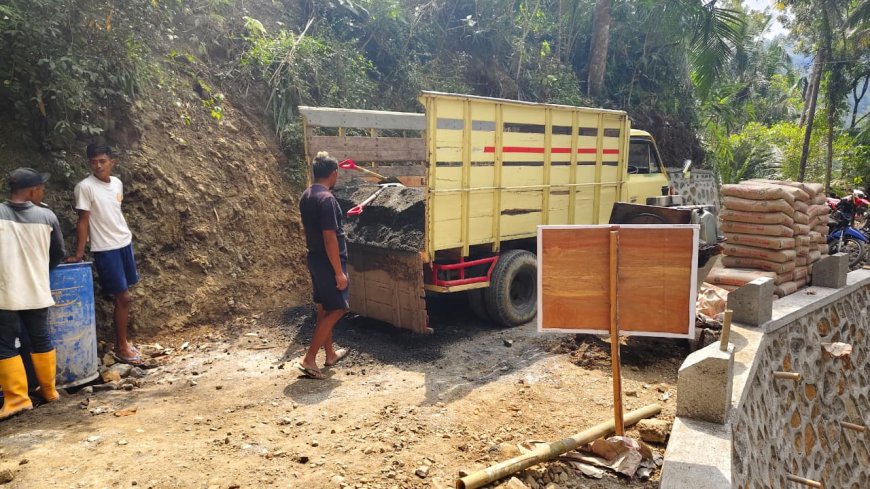Margono Bongkar Pasir untuk TMMD Reguler ke-129