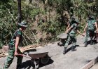 Angkong Jadi Andalan Gotong Royong TNI dan Warga Tak Kenal Lelah di Gumelem Kulon