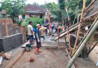 Jembatan Beton Sungai Mbawang Mulai Dicor Akses Warga Paweden Segera Terhubung