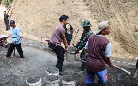 TNI dan Polri Kompak Langsir Split Gotong Royong Percepat Pembangunan Jalan TMMD