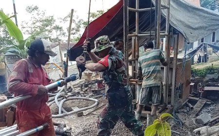 Dari TMMD ke Sumur Bor Sertu Zamroni Hadirkan Harapan Air Bersih di Pagedongan