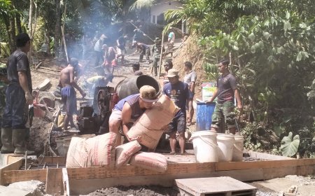 Enam Plat Beton Hampir Rampung Akses Warga Gumelem Kulon Kian Lancar