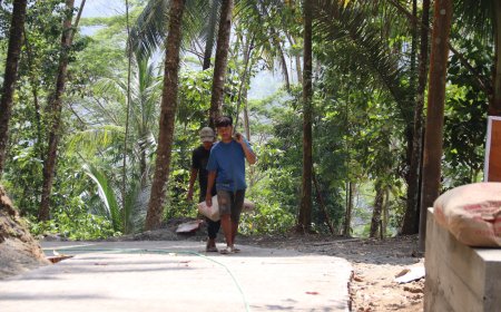 Pikul Semen Demi Jalan Desa Jadi Kekuatan di Balik TMMD