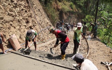 TMMD Reguler ke-129 Pak RW Sakum Setia Dampingi Pembangunan Desa