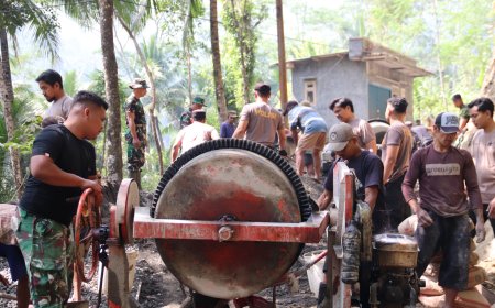 TNI Polri dan Warga Gumelem Kulon Bersatu Jalan Impian Terus Dibangun