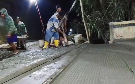 Demi Jalan Warga Satgas dan Warga Rela Lembur hingga Malam