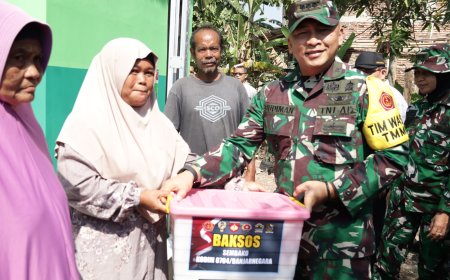 Bingkisan Sembako Jadi Tanda Kepedulian Tim Wasev dan Forkopimda Hangatkan Warga Gumelem Kulon