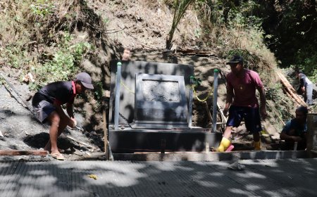 Tugu Prasasti Mulai Menjulang Menjadi Penanda Sejarah TMMD di Gumelem Kulon