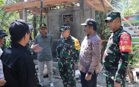 Pos Kamling Berbentuk Limas Simbol Kebersamaan Warga Gumelem Kulon