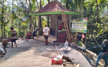 Tinggal Finishing Pos Kamling Berbentuk Limas TMMD Gumelem Kulon Capai 97 Persen