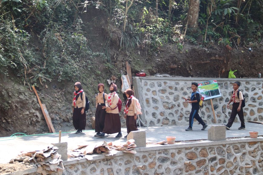 Langkah Kecil Aliya di Jalan Baru Menyimpan Harapan Besar dari TMMD