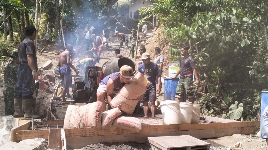 Enam Plat Beton Hampir Rampung Akses Warga Gumelem Kulon Kian Lancar