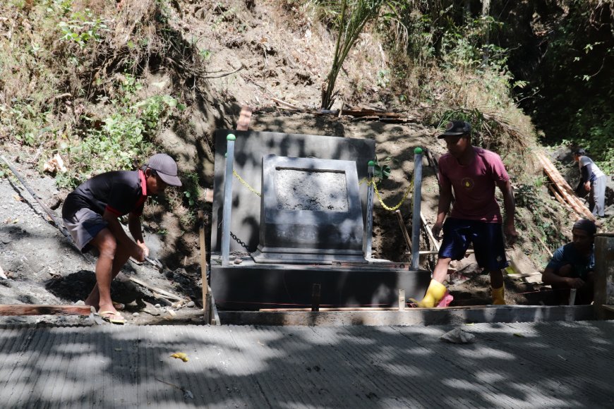 Tugu Prasasti Mulai Menjulang Menjadi Penanda Sejarah TMMD di Gumelem Kulon