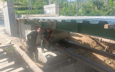Dandim Banjarnegara Tinjau Pembangunan Jembatan Garuda Beton Sungai Jarompang