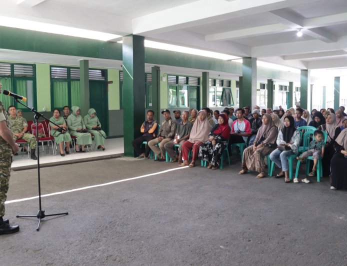 HUT TNI ke-81 Kodim Banjarnegara Bagikan Sembako untuk Warga