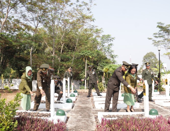 Jelang HUT TNI ke-81 Dandim Banjarnegara Pimpin Ziarah Nasional di TMP Sureng Yudha
